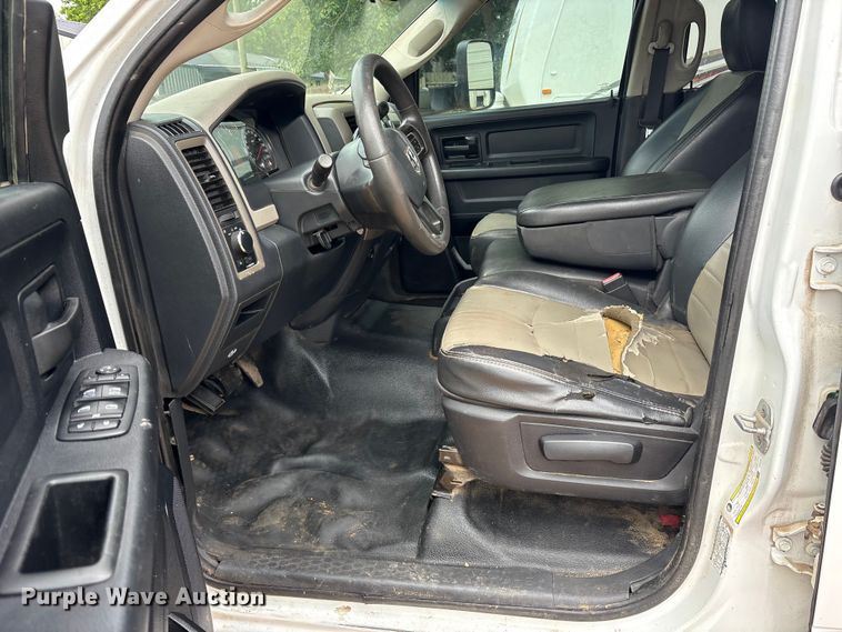image for item ET2228 2012 Dodge Ram 2500 Crew Cab pickup truck