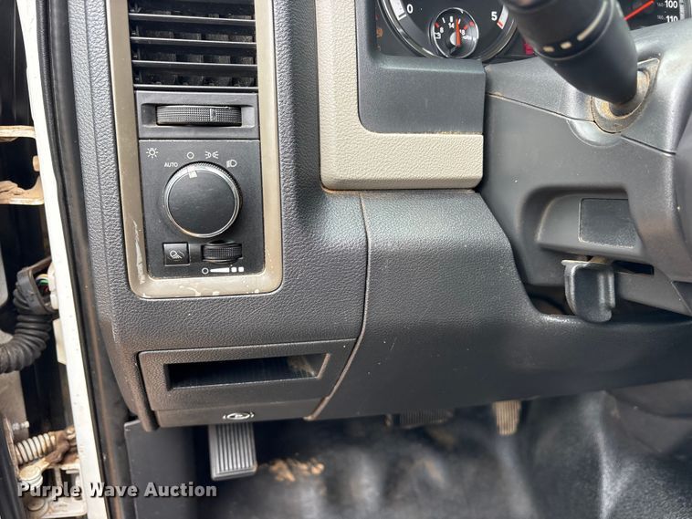 image for item ET2228 2012 Dodge Ram 2500 Crew Cab pickup truck