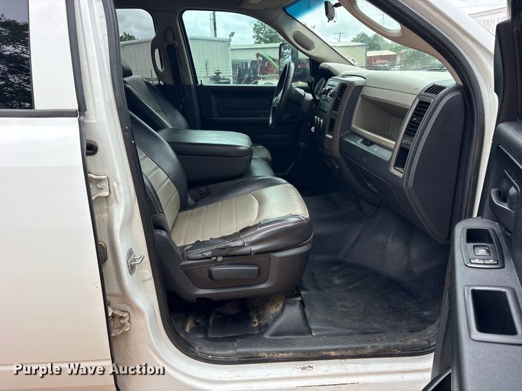image for item ET2228 2012 Dodge Ram 2500 Crew Cab pickup truck