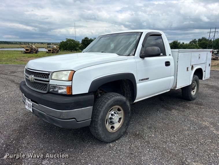 2005 Chevrolet Silverado utility bed pickup truck