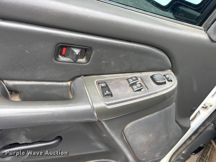 image for item ET2232 2005 Chevrolet Silverado utility bed pickup truck