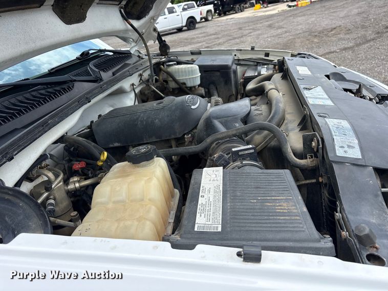 image for item ET2232 2005 Chevrolet Silverado utility bed pickup truck
