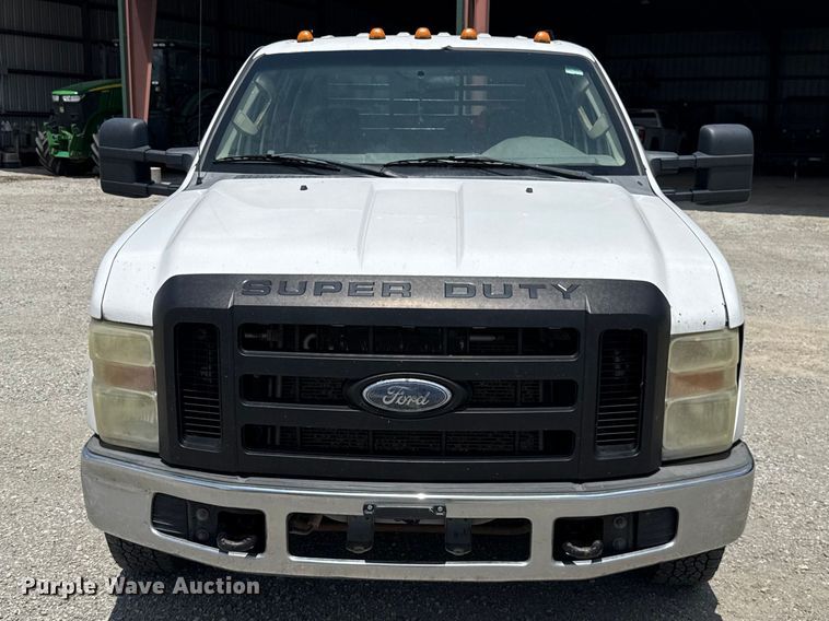 image for item ET6311 2008 Ford F350 Super Duty Crew Cab flatbed pickup truck