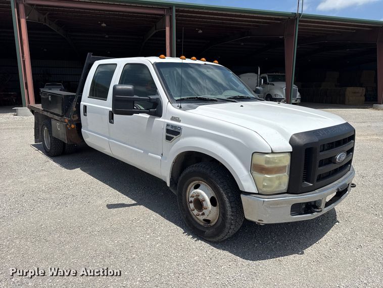 image for item ET6311 2008 Ford F350 Super Duty Crew Cab flatbed pickup truck