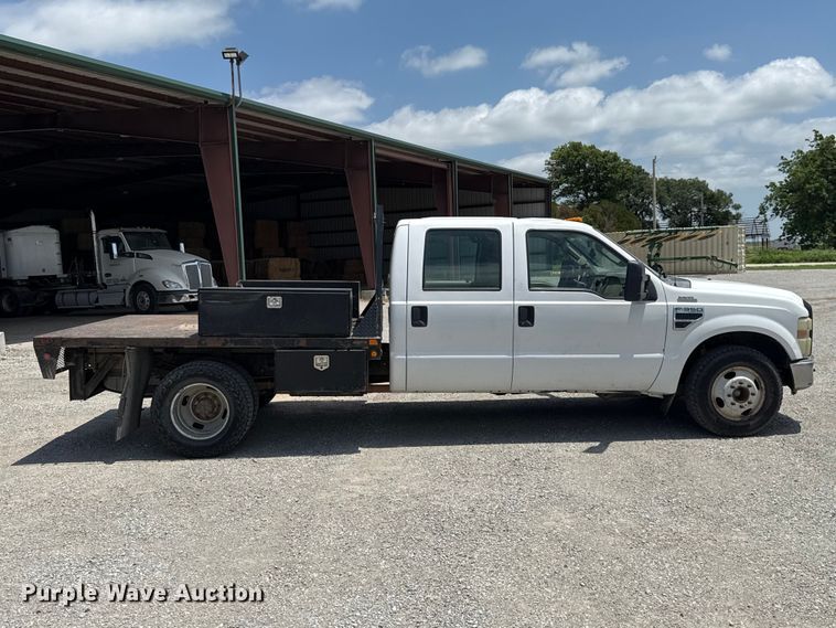 image for item ET6311 2008 Ford F350 Super Duty Crew Cab flatbed pickup truck