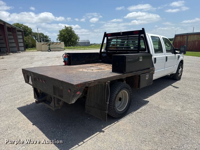 image for item ET6311 2008 Ford F350 Super Duty Crew Cab flatbed pickup truck