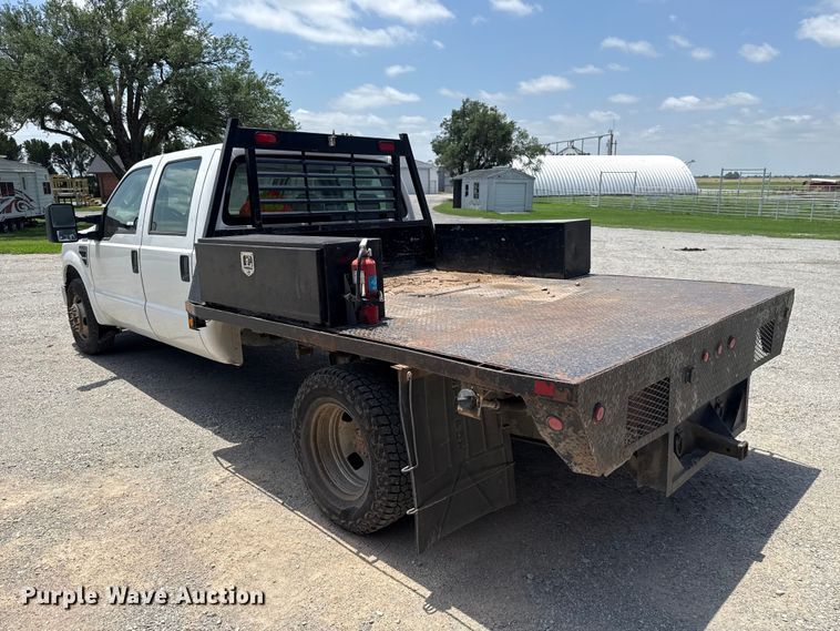 image for item ET6311 2008 Ford F350 Super Duty Crew Cab flatbed pickup truck