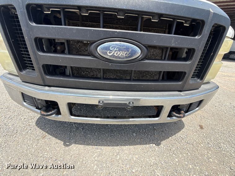 image for item ET6311 2008 Ford F350 Super Duty Crew Cab flatbed pickup truck