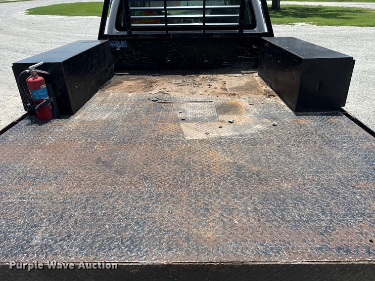 image for item ET6311 2008 Ford F350 Super Duty Crew Cab flatbed pickup truck