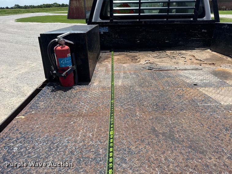 image for item ET6311 2008 Ford F350 Super Duty Crew Cab flatbed pickup truck