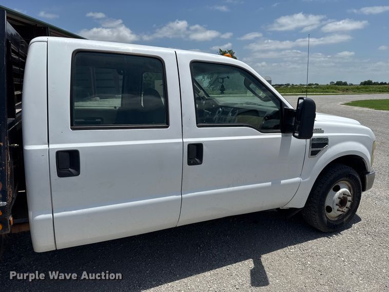 image for item ET6311 2008 Ford F350 Super Duty Crew Cab flatbed pickup truck