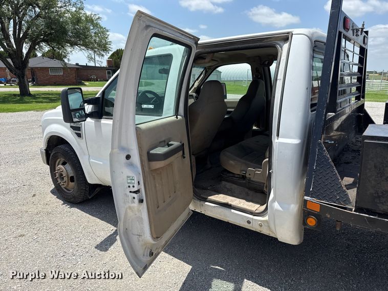 image for item ET6311 2008 Ford F350 Super Duty Crew Cab flatbed pickup truck