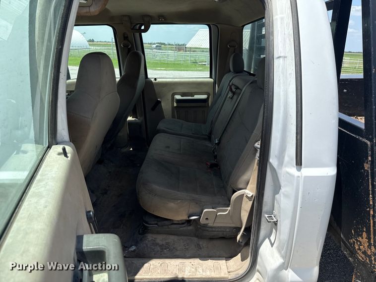 image for item ET6311 2008 Ford F350 Super Duty Crew Cab flatbed pickup truck