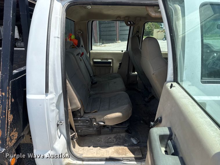 image for item ET6311 2008 Ford F350 Super Duty Crew Cab flatbed pickup truck
