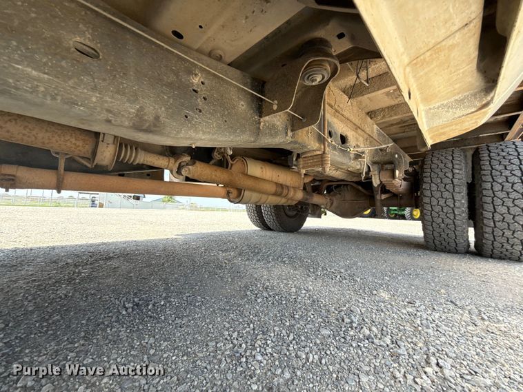 image for item ET6311 2008 Ford F350 Super Duty Crew Cab flatbed pickup truck