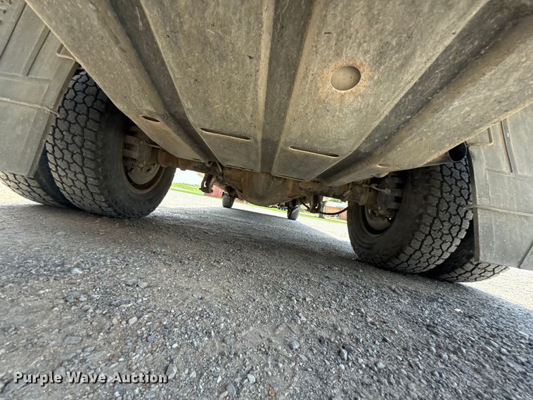 image for item ET6311 2008 Ford F350 Super Duty Crew Cab flatbed pickup truck