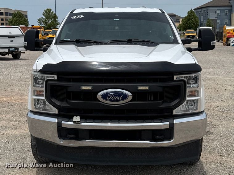 image for item ET6358 2022 Ford F250 Super Duty utility bed pickup truck