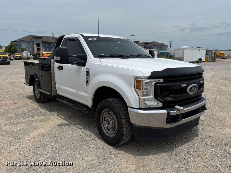 image for item ET6358 2022 Ford F250 Super Duty utility bed pickup truck
