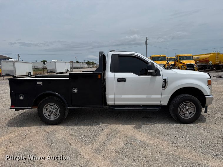 image for item ET6358 2022 Ford F250 Super Duty utility bed pickup truck