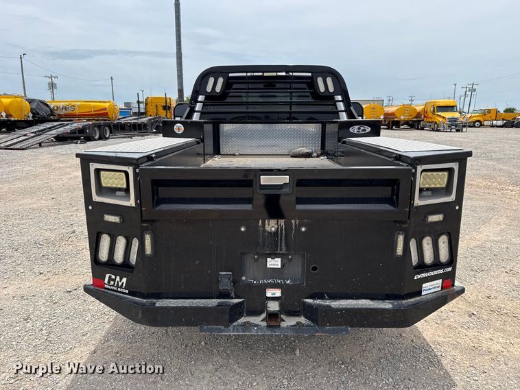 image for item ET6358 2022 Ford F250 Super Duty utility bed pickup truck