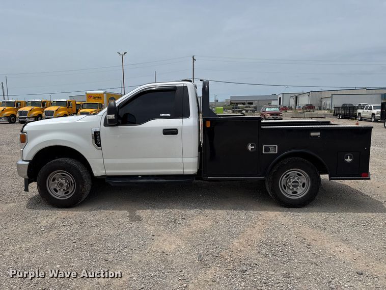 image for item ET6358 2022 Ford F250 Super Duty utility bed pickup truck