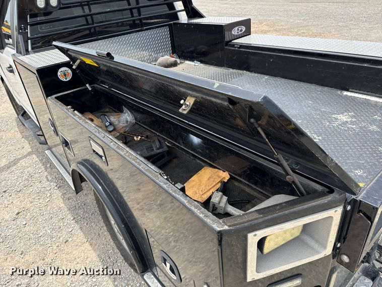 image for item ET6358 2022 Ford F250 Super Duty utility bed pickup truck