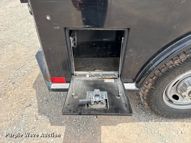 image for item ET6358 2022 Ford F250 Super Duty utility bed pickup truck