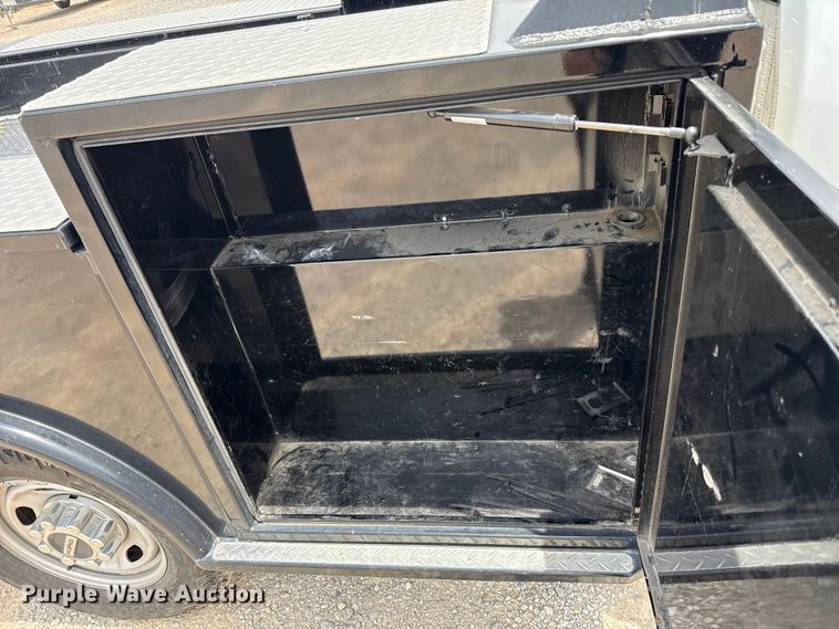 image for item ET6358 2022 Ford F250 Super Duty utility bed pickup truck