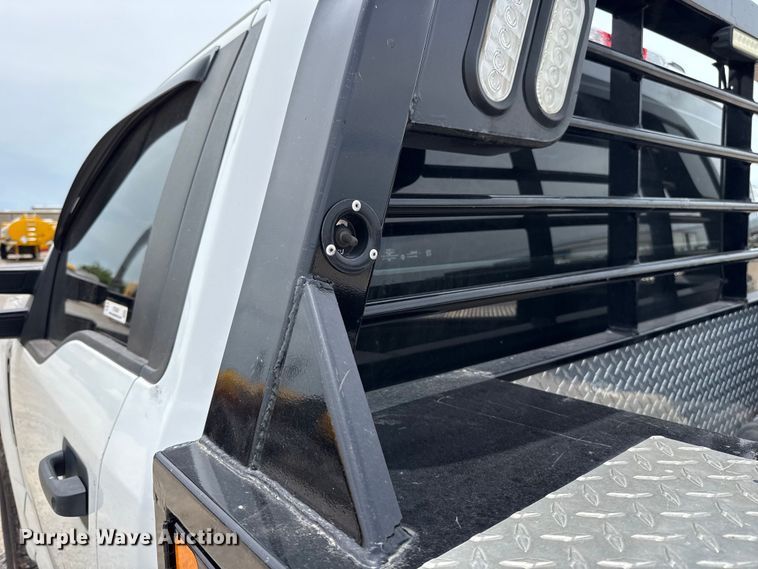 image for item ET6358 2022 Ford F250 Super Duty utility bed pickup truck