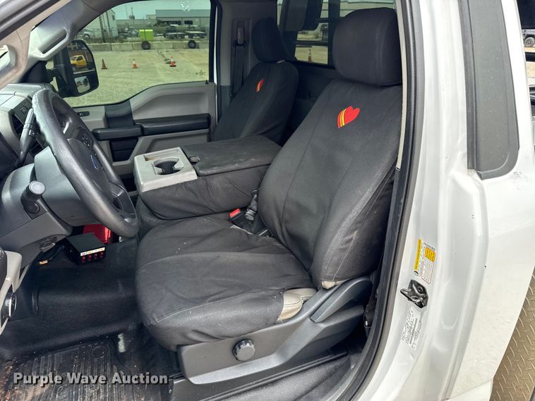 image for item ET6358 2022 Ford F250 Super Duty utility bed pickup truck