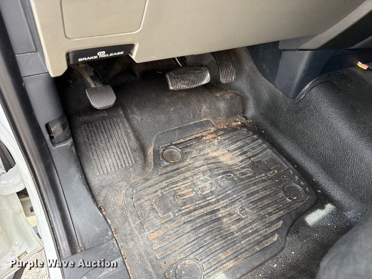 image for item ET6358 2022 Ford F250 Super Duty utility bed pickup truck
