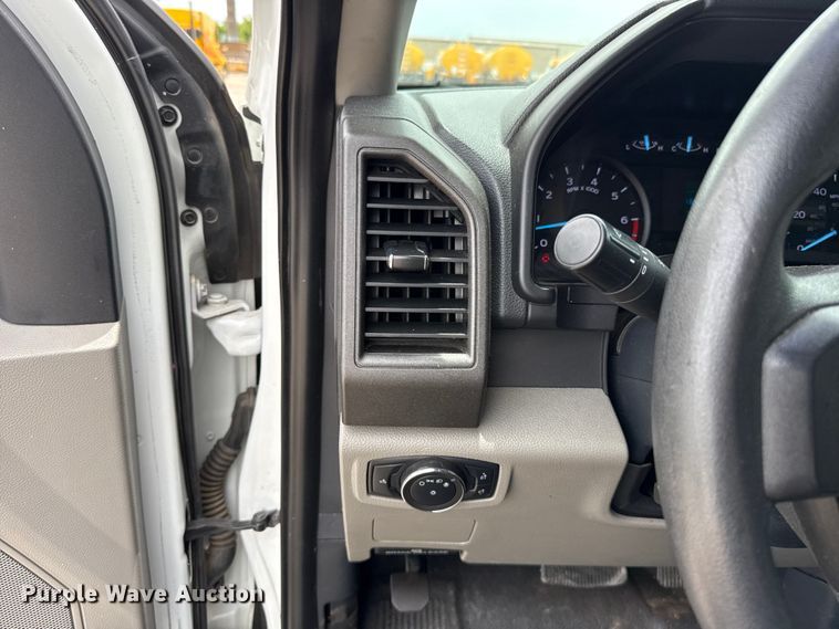 image for item ET6358 2022 Ford F250 Super Duty utility bed pickup truck