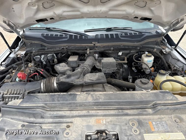 image for item ET6358 2022 Ford F250 Super Duty utility bed pickup truck