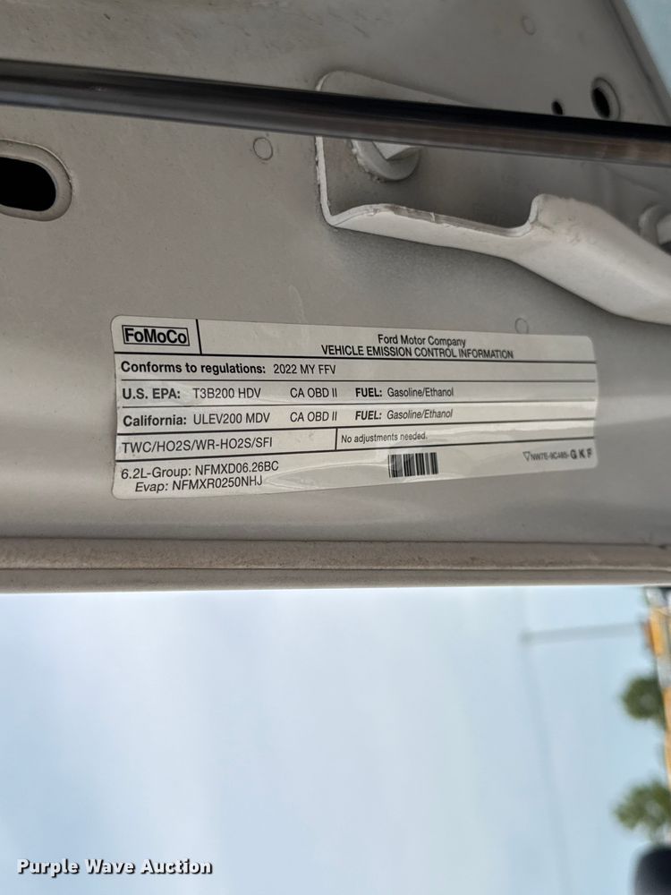 image for item ET6358 2022 Ford F250 Super Duty utility bed pickup truck