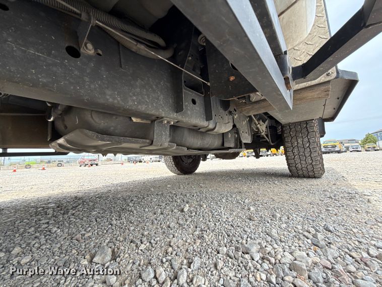 image for item ET6358 2022 Ford F250 Super Duty utility bed pickup truck