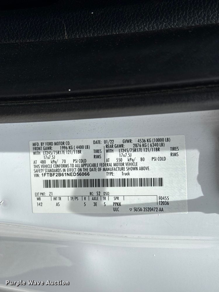 image for item ET6358 2022 Ford F250 Super Duty utility bed pickup truck
