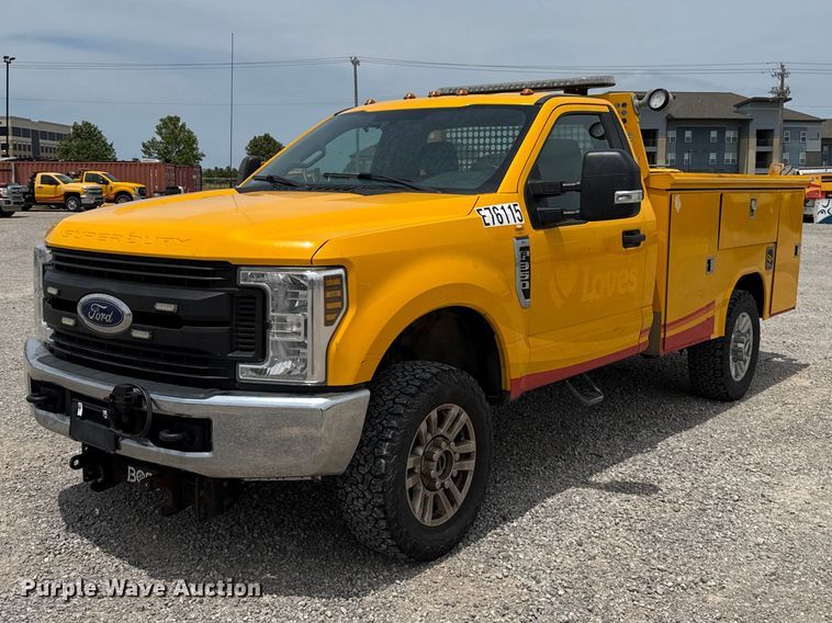 2019 Ford F350 Super Duty utility bed pickup truck