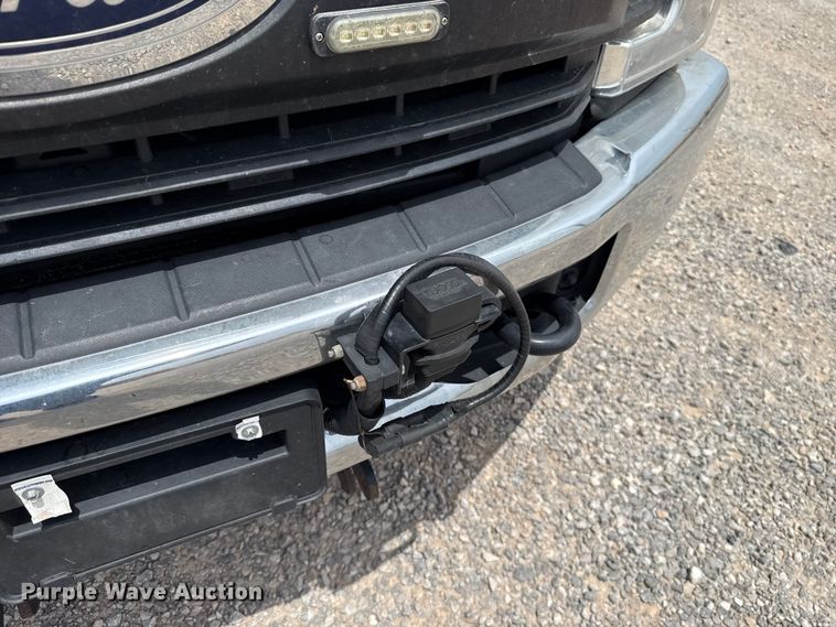 image for item ET6359 2019 Ford F350 Super Duty utility bed pickup truck