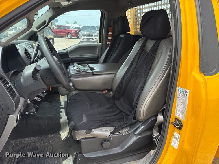 image for item ET6359 2019 Ford F350 Super Duty utility bed pickup truck