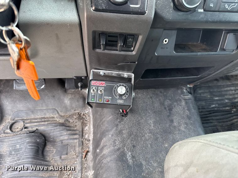 image for item ET6359 2019 Ford F350 Super Duty utility bed pickup truck