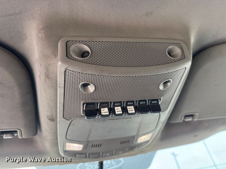 image for item ET6359 2019 Ford F350 Super Duty utility bed pickup truck