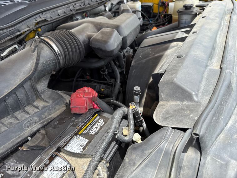 image for item ET6359 2019 Ford F350 Super Duty utility bed pickup truck