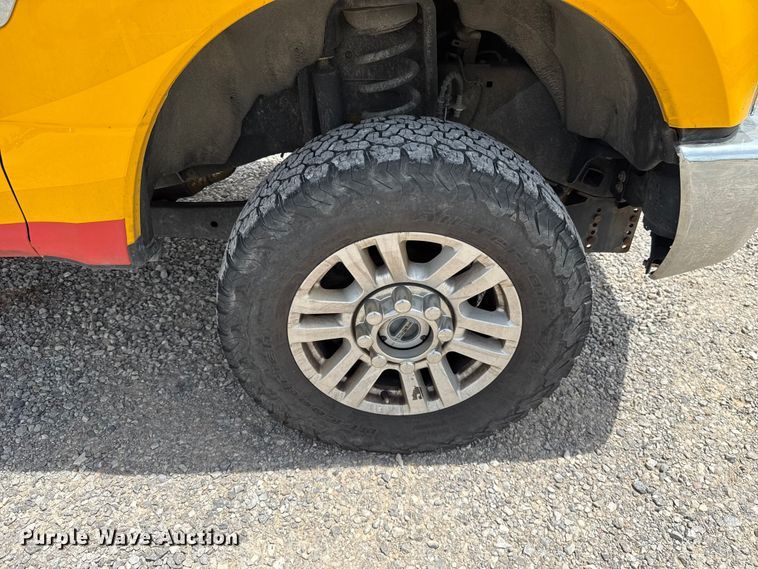 image for item ET6359 2019 Ford F350 Super Duty utility bed pickup truck