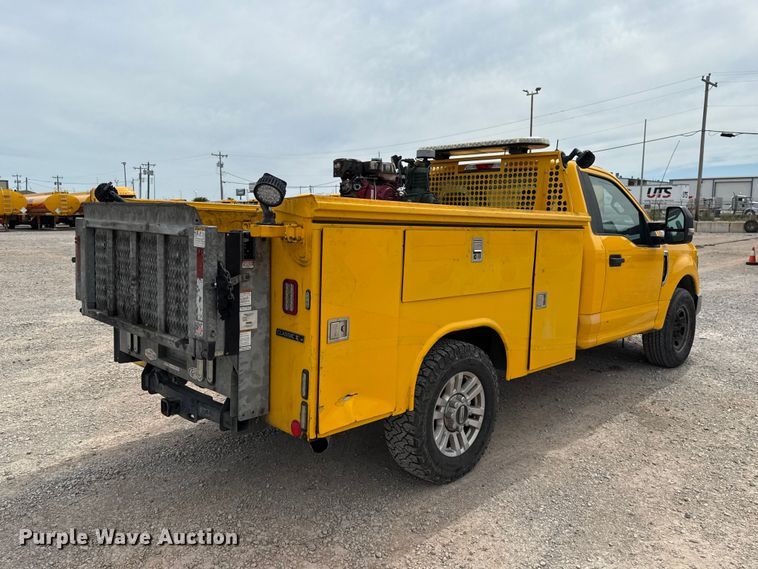 image for item ET6362 2019 Ford F350 Super Duty utility bed pickup truck