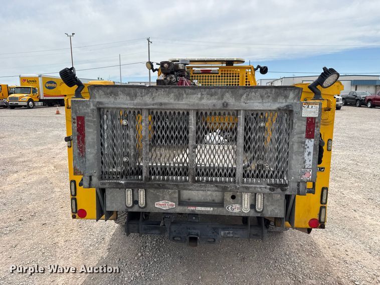 image for item ET6362 2019 Ford F350 Super Duty utility bed pickup truck