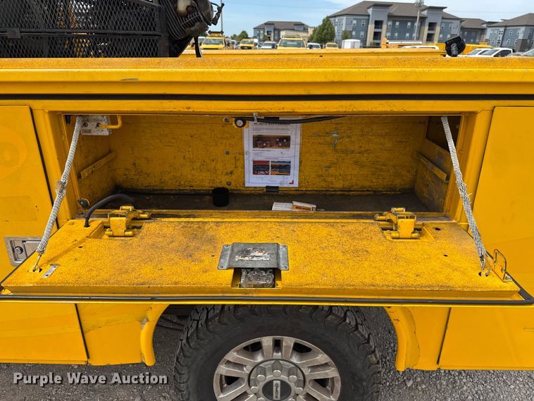 image for item ET6362 2019 Ford F350 Super Duty utility bed pickup truck