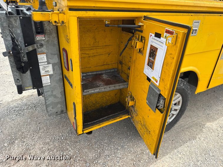 image for item ET6362 2019 Ford F350 Super Duty utility bed pickup truck