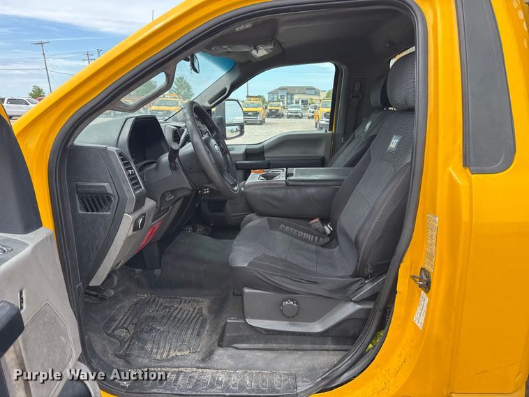 image for item ET6362 2019 Ford F350 Super Duty utility bed pickup truck