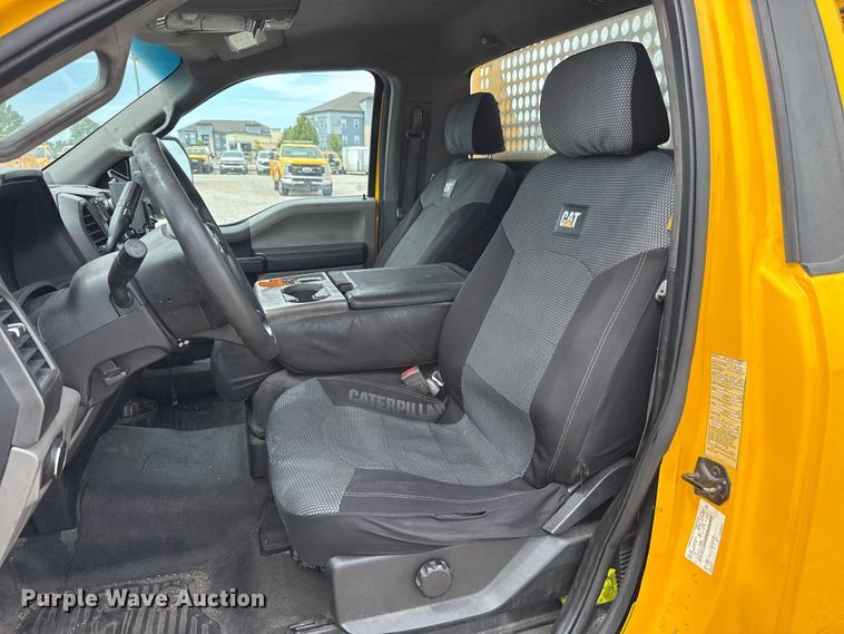 image for item ET6362 2019 Ford F350 Super Duty utility bed pickup truck