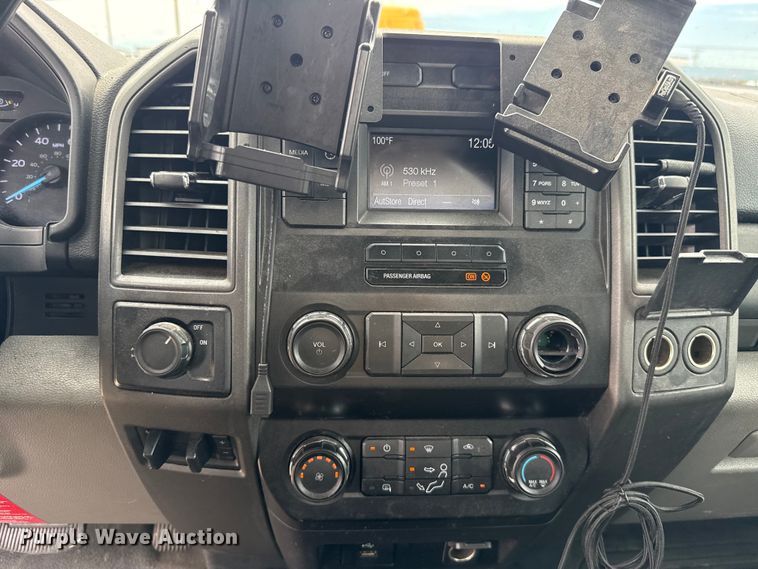 image for item ET6362 2019 Ford F350 Super Duty utility bed pickup truck